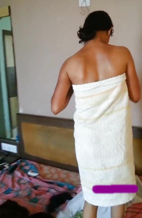 7P Cute Indian Girl Divya Nude Boobs Pictures
