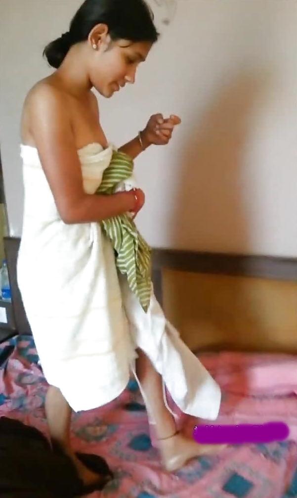 7P Cute Indian Girl Divya Nude Boobs Pictures