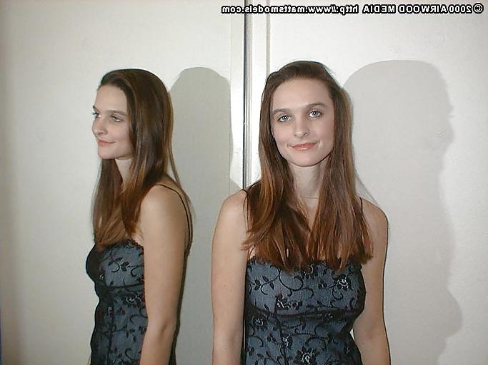 11P Fantastic Natural Breasts on Married Babe Charlene