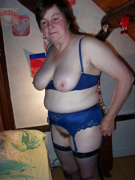 20P Mature women with saggy tits 23.