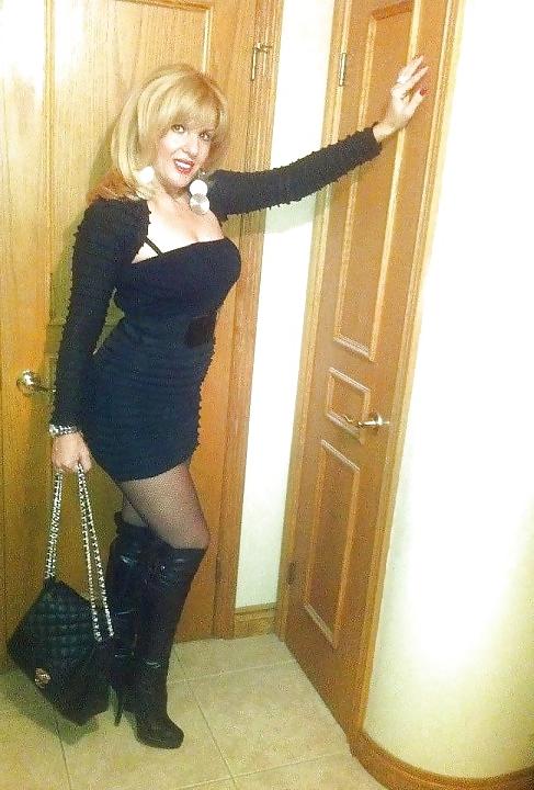 25P Sexy greek milfs