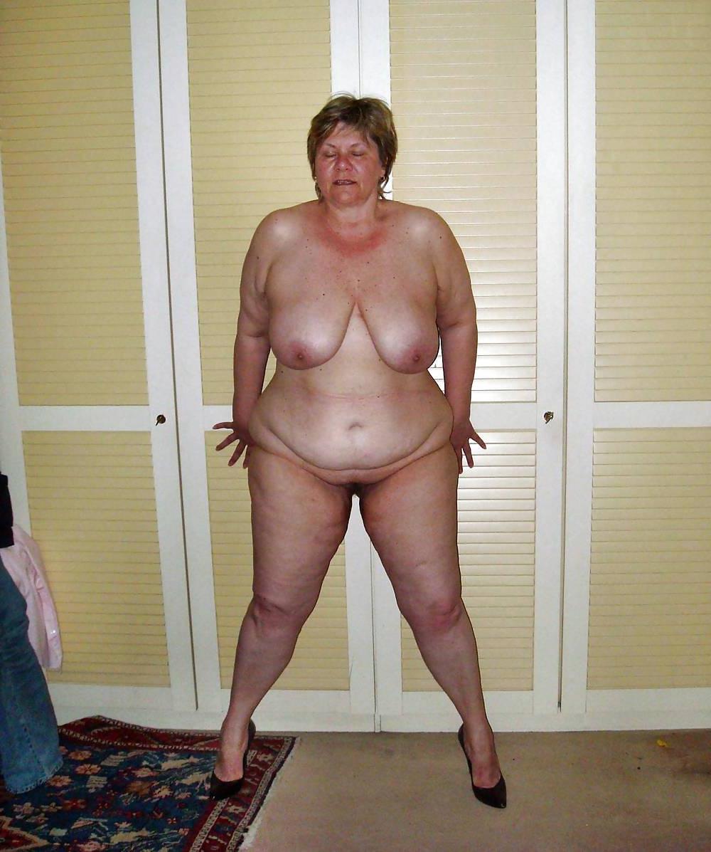 20P Mature women with saggy tits 5.