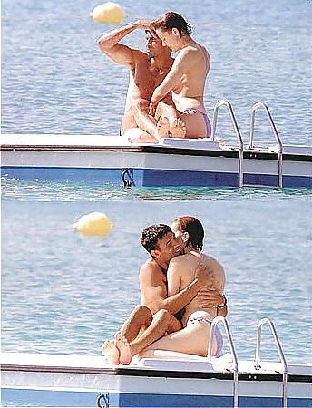 5P Geena Davis caught topless