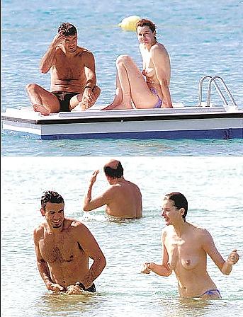 5P Geena Davis caught topless
