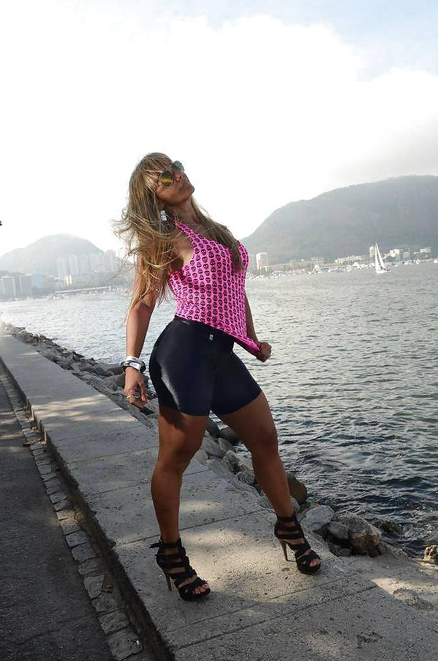 21P Big asses spandex