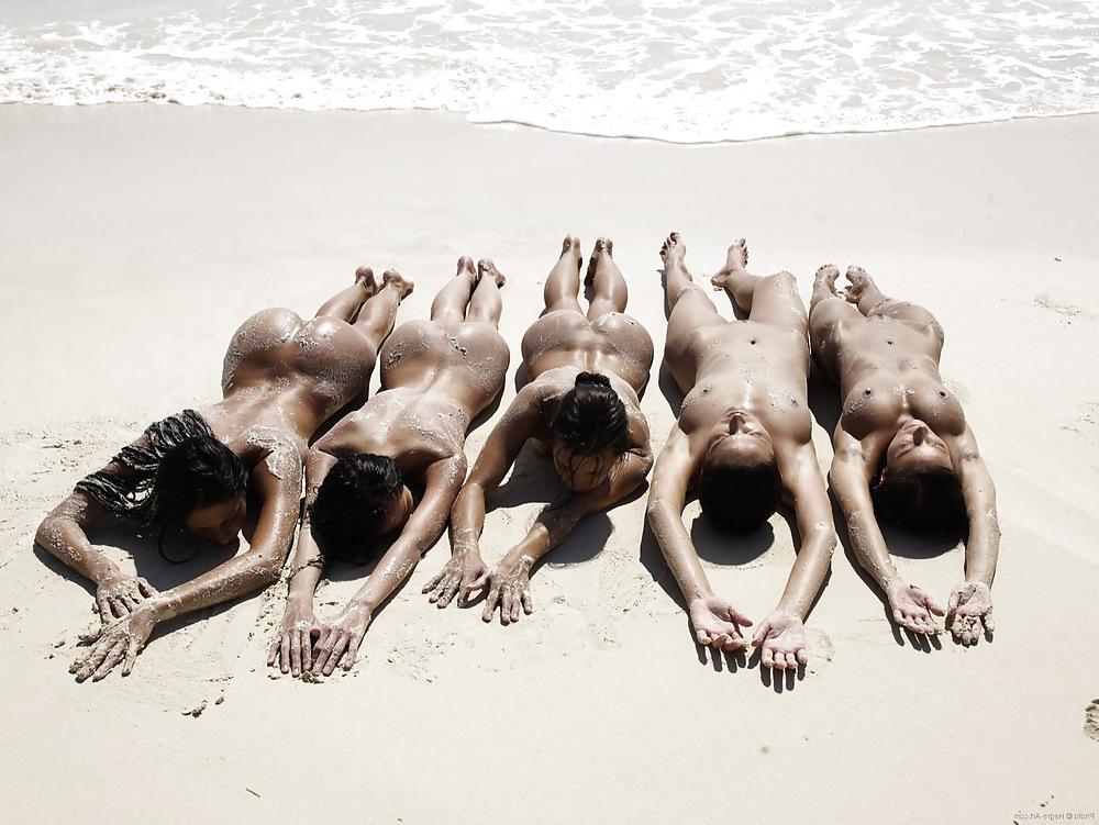 16P Hot Skinny Babes on the beach