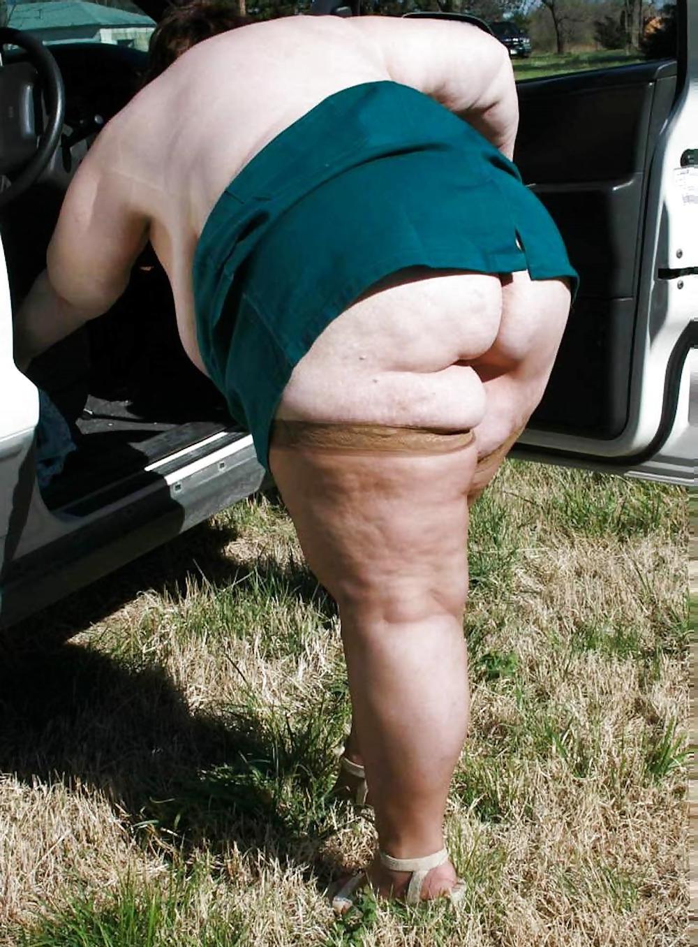 25P Natural Boobs & Asses in, ontop and by the Car! #1