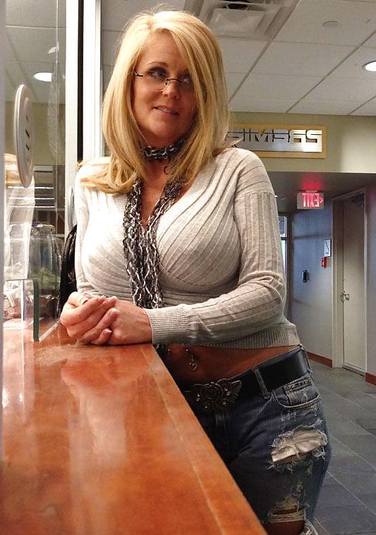 25P Milf dressed