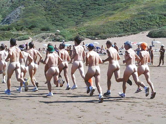 25P Nudist Beach Babes