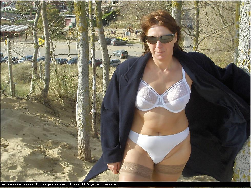 25P Voyeur milf