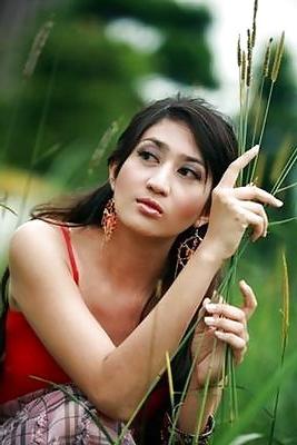 15P Indonesian Village Girl