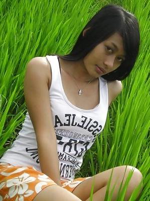 15P Indonesian Village Girl