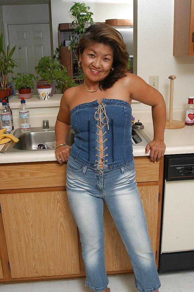 16P Mature women with small saggy tits 2.