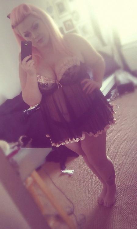 25P Chubby girls, sexy Goths and big bellies