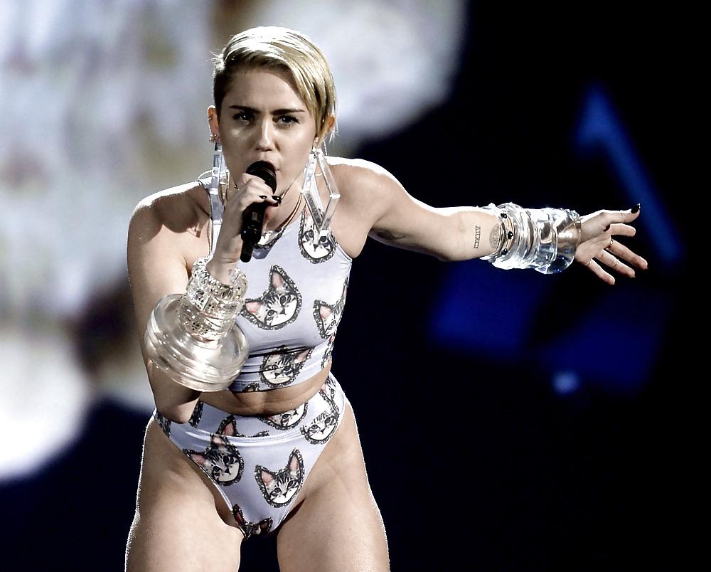 25P Sexy Miley Cyrus American Music Awards November 2013