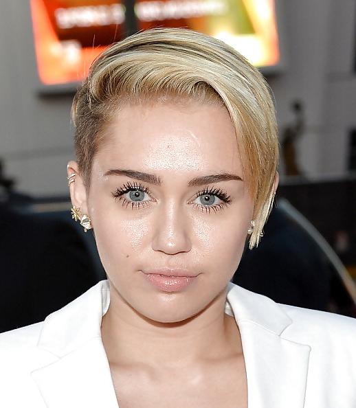 25P Sexy Miley Cyrus American Music Awards November 2013