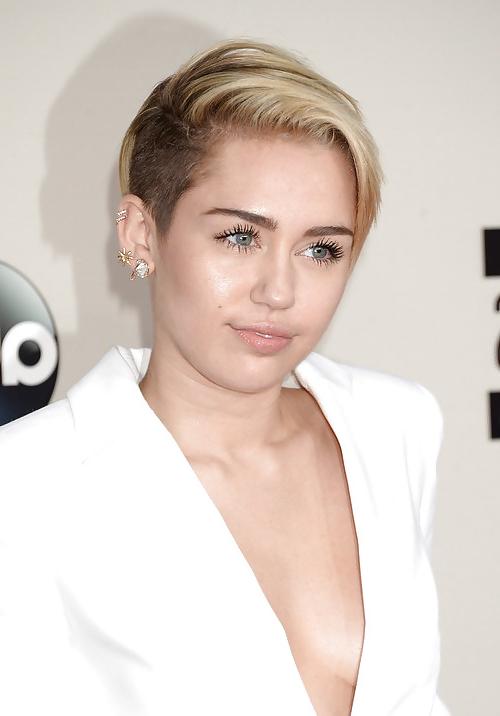 25P Sexy Miley Cyrus American Music Awards November 2013