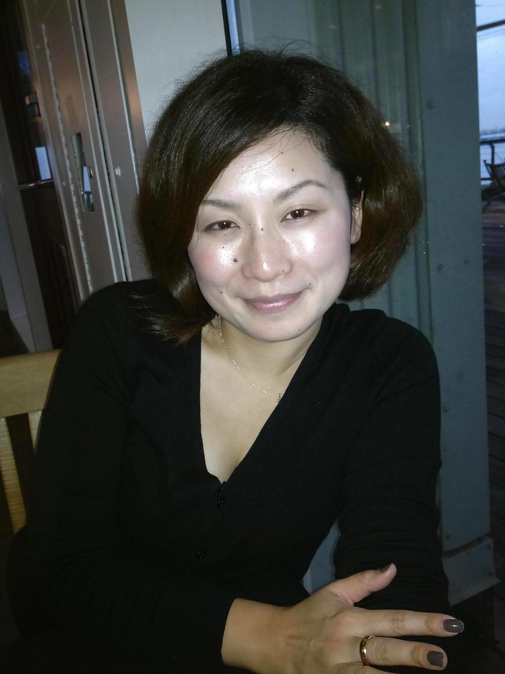 25P Asian MILF threesome