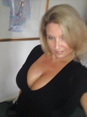 25P MILFS and boobs from POF