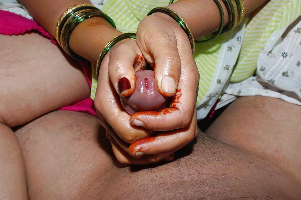 17P Indian mehndi wale hands