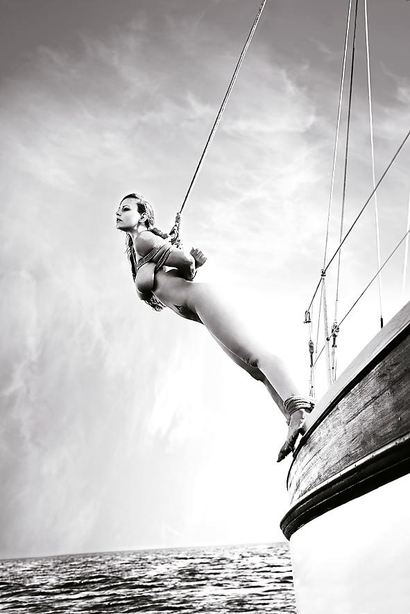 5P Girls and sports - b&w sporty images