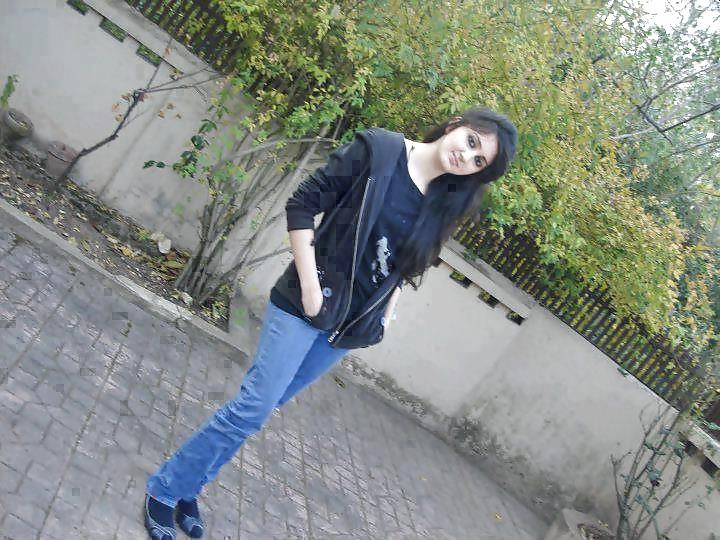 25P Pakistani and Indian College And School Girls Images