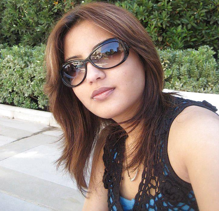 25P Pakistani and Indian College And School Girls Images