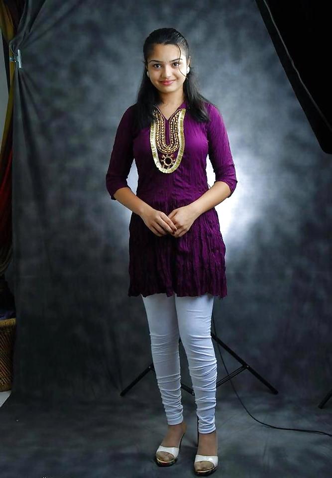 25P Pakistani and Indian College And School Girls Images