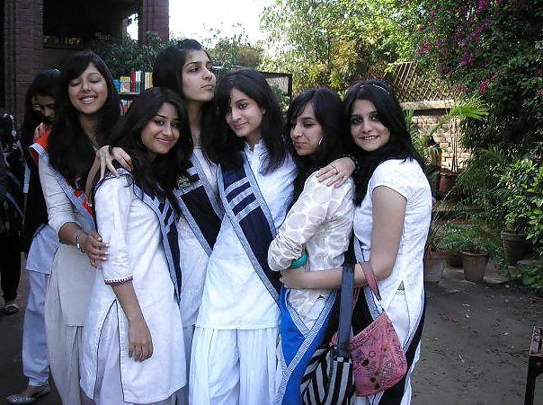 25P Pakistani and Indian College And School Girls Images