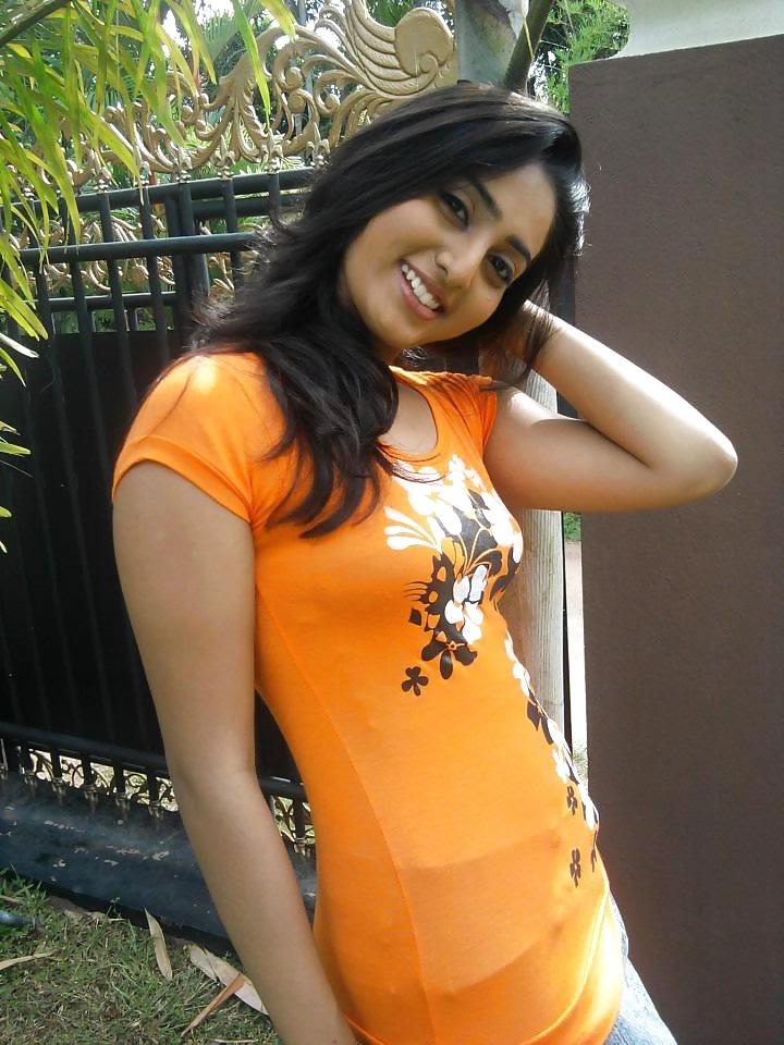 25P Pakistani and Indian College And School Girls Images