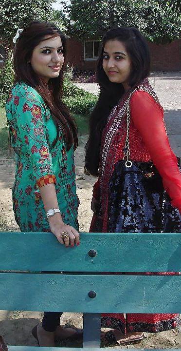 25P Pakistani and Indian College And School Girls Images