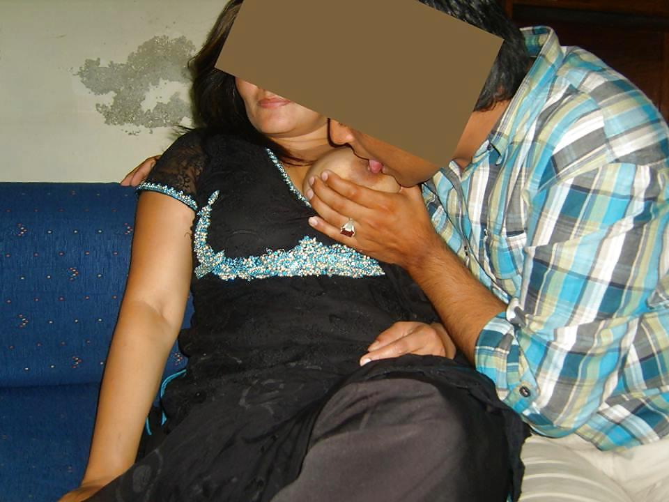 11P I will be enjoy 3some with this couple call me 9958572113