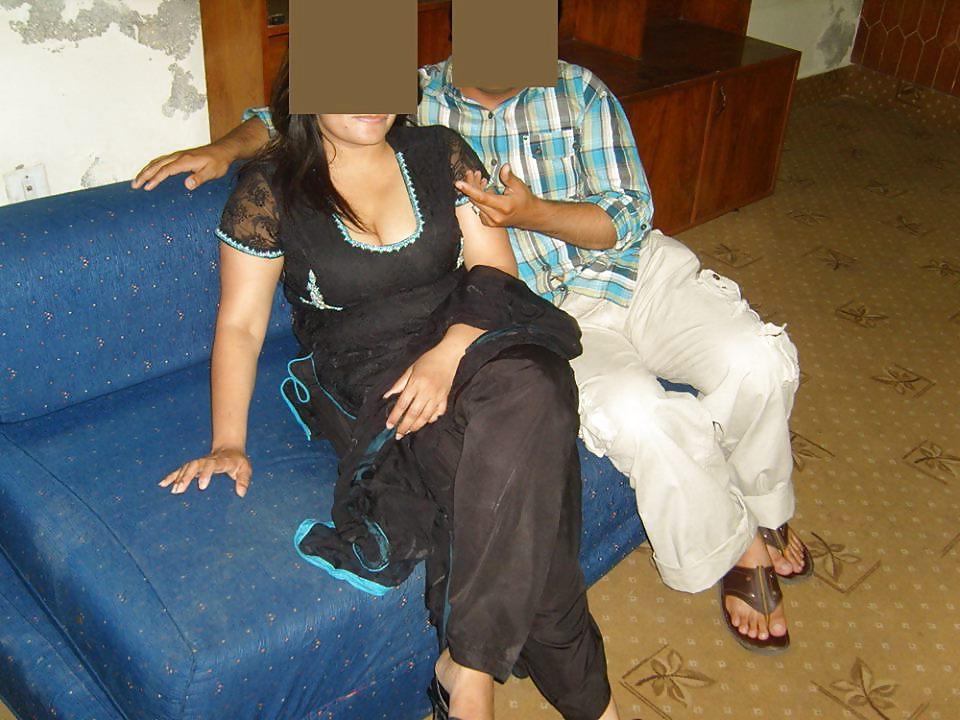 11P I will be enjoy 3some with this couple call me 9958572113