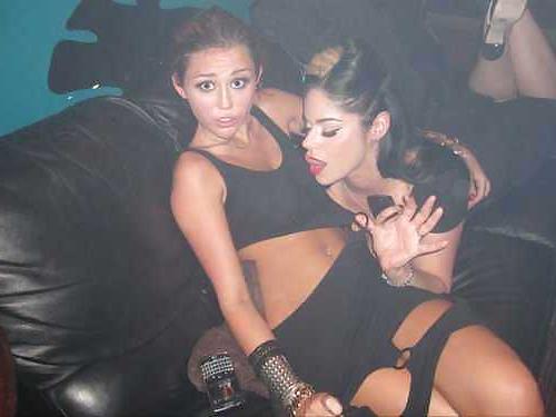 17P Celebrity Boobs