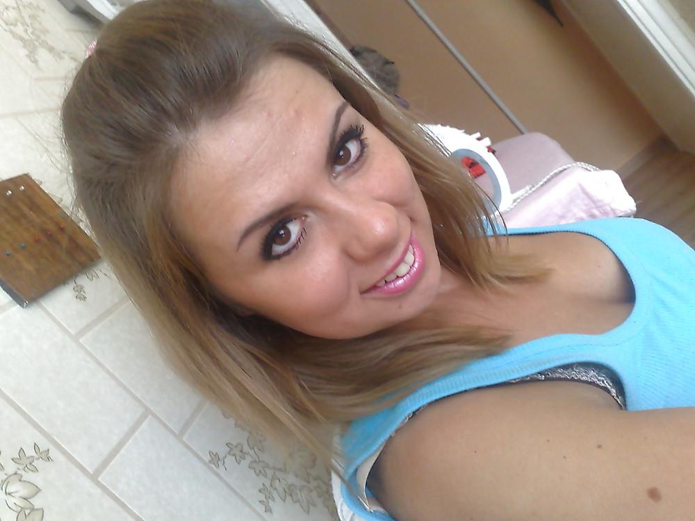 25P World-class Babe! (Nut-Brown Eyes, Big Boobs & Tight Ass)