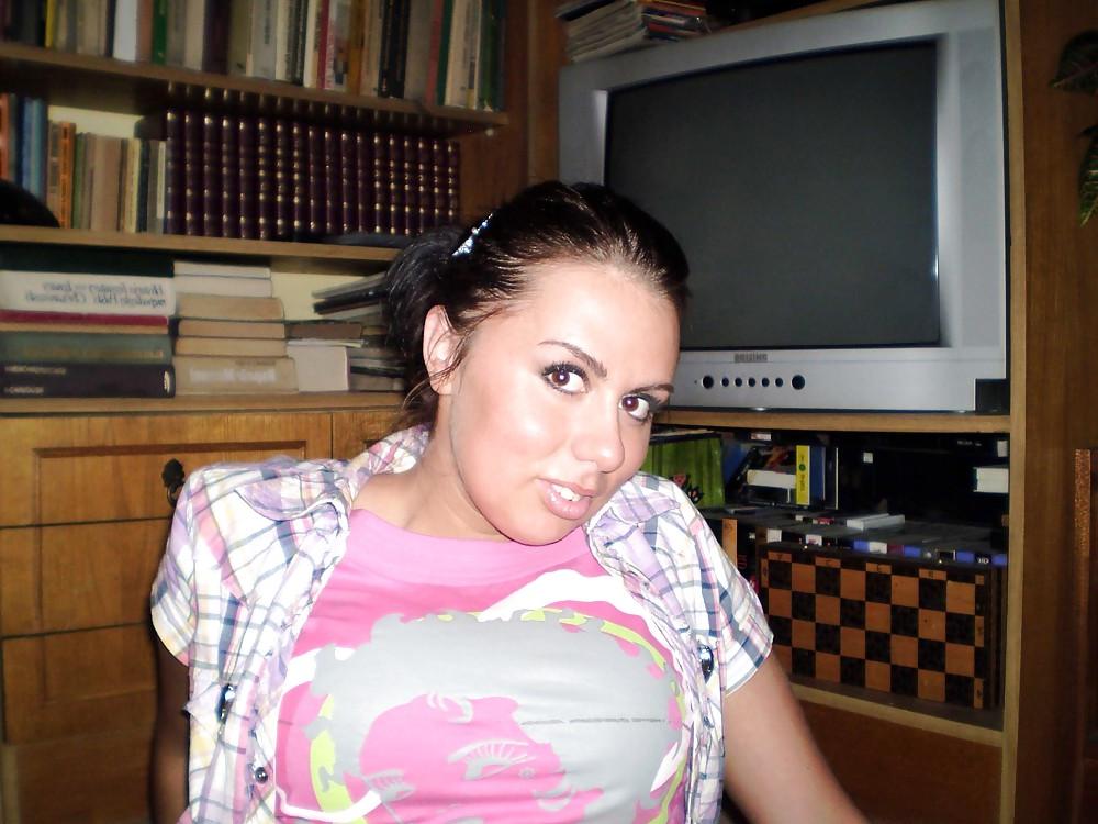 25P World-class Babe! (Nut-Brown Eyes, Big Boobs & Tight Ass)