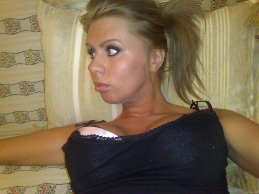 25P World-class Babe! (Nut-Brown Eyes, Big Boobs & Tight Ass)