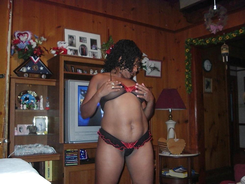 10P Chubby ebony wife