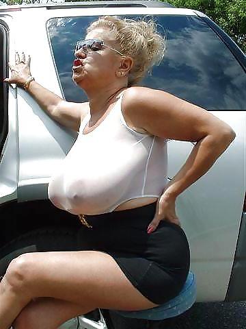 15P Grosse busen sexy verpackt. Big boobs dressed sexy