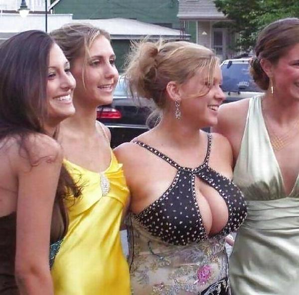 25P Downblouse Nipple Slips & Boobs