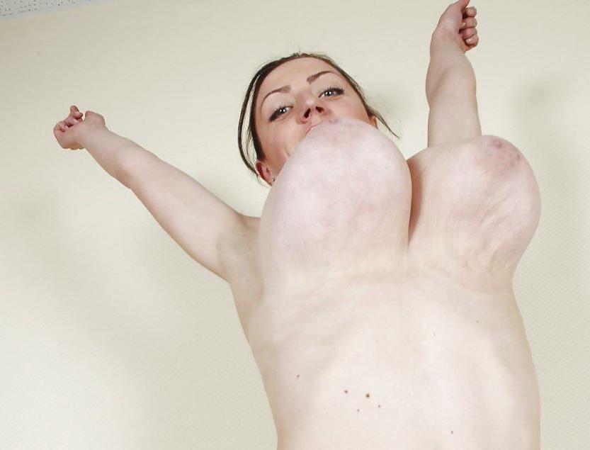 18P Nice big round tits jumping
