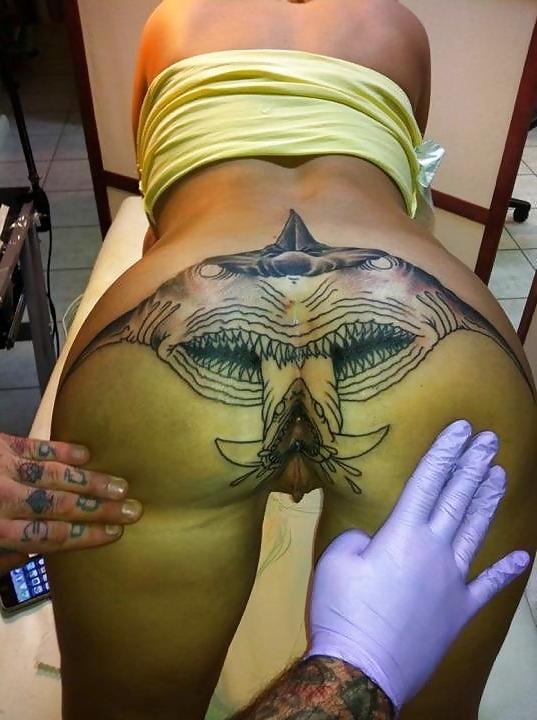 15P Crazy tattooed pussy