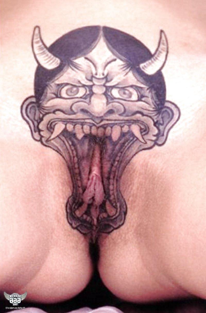 15P Crazy tattooed pussy