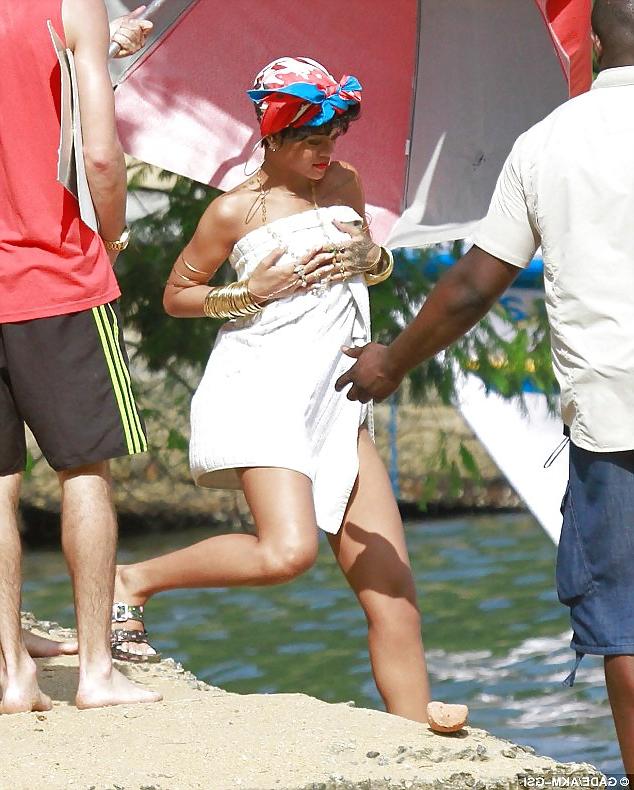 25P Rihanna Goes Topless For Vogue Brazil In Beach Photoshoot 
