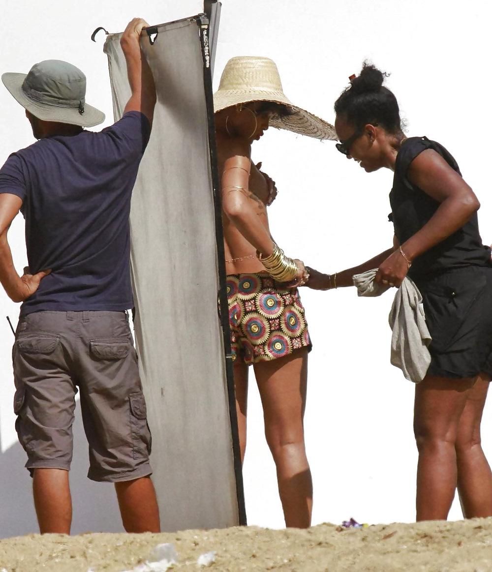 25P Rihanna Goes Topless For Vogue Brazil In Beach Photoshoot 
