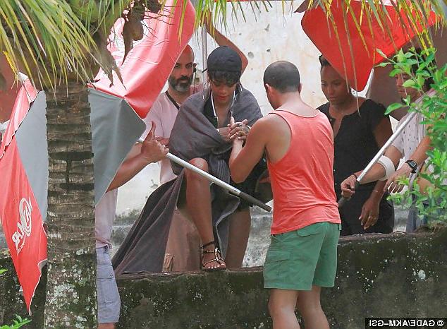 25P Rihanna Goes Topless For Vogue Brazil In Beach Photoshoot 