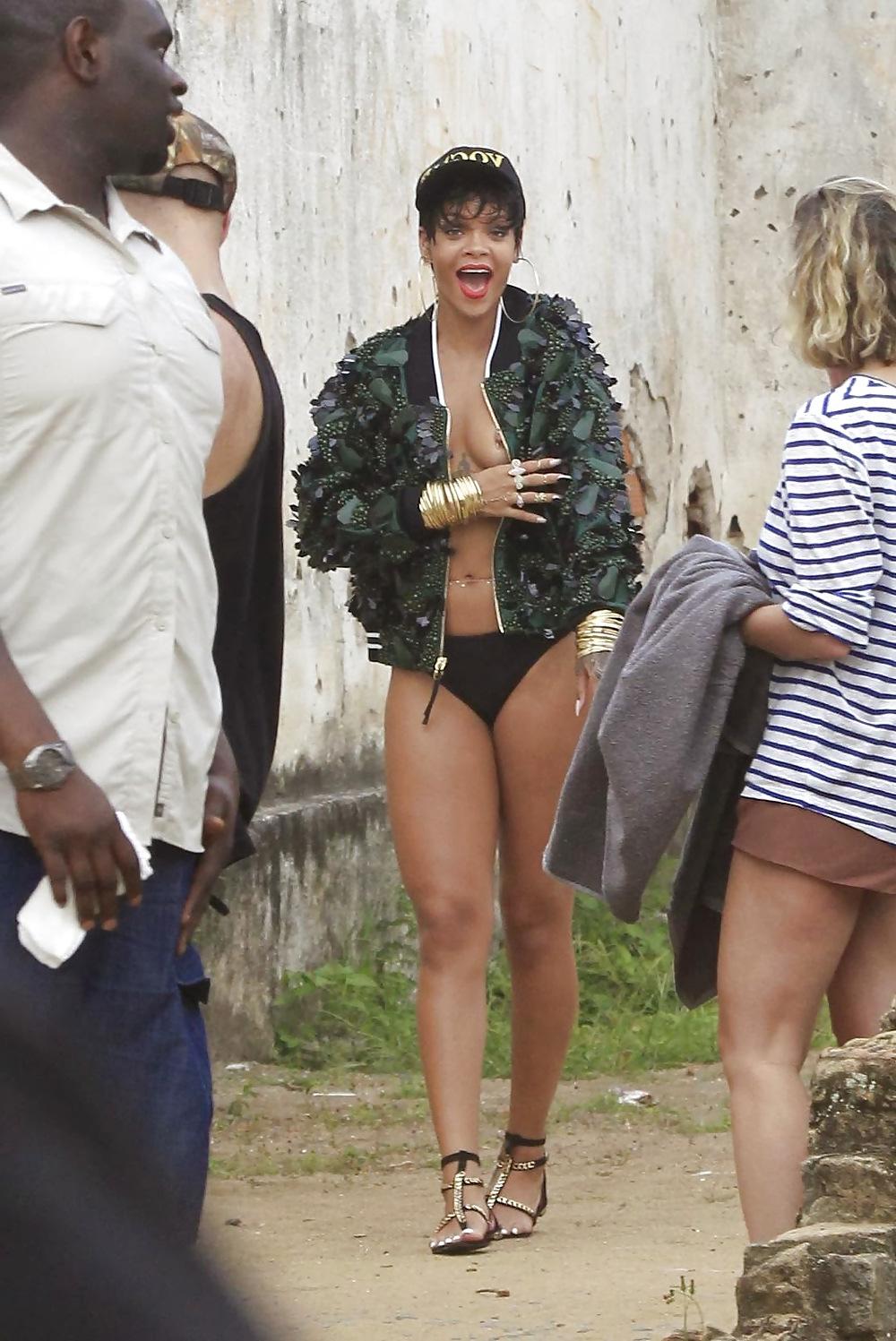 25P Rihanna Goes Topless For Vogue Brazil In Beach Photoshoot 