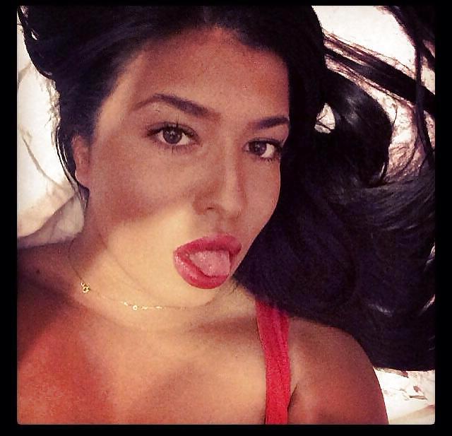 25P Ahlam bonne beurette arab part 2