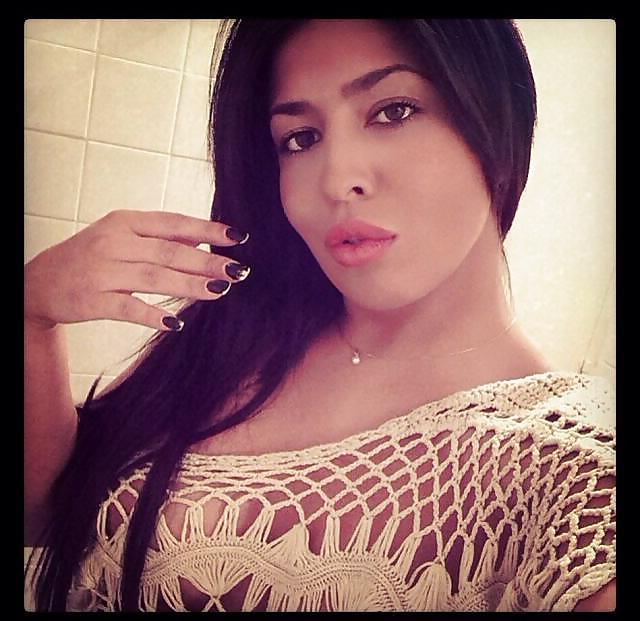 25P Ahlam bonne beurette arab part 2