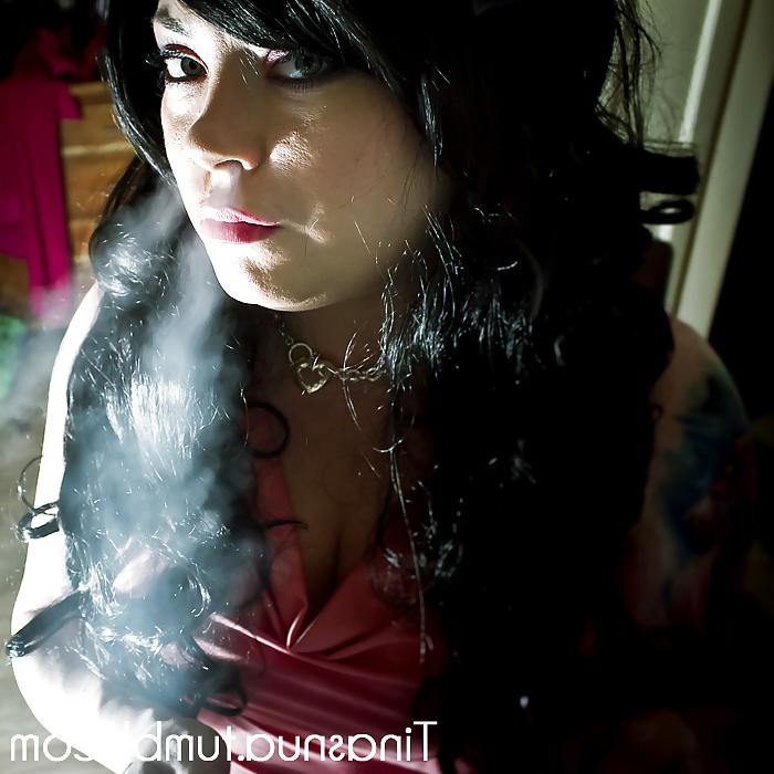 25P Tina Snua Smoking Cigarettes In A Holder